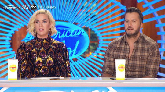 Phát hoảng trước cảnh Katy Perry ngã quỵ xuống đất sau sự cố chưa từng có trong lịch sử American Idol - Ảnh 1.