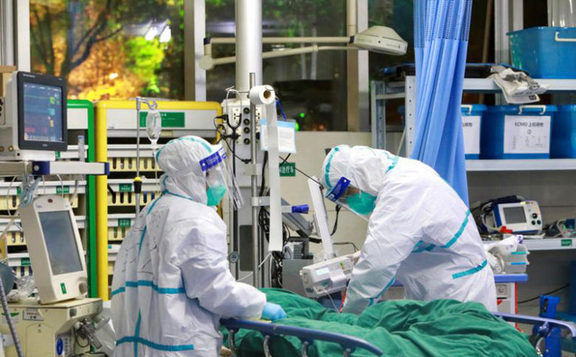 Th&ecirc;m một nữ b&aacute;c sĩ tại bệnh viện Vũ H&aacute;n tử vong v&igrave; Covid-19 - Ảnh 1.