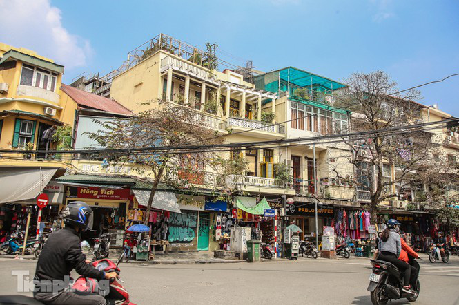 Những tuyến phố đắt đỏ c&oacute; gi&aacute; đất cả tỷ đồng/m2 ở H&agrave; Nội - Ảnh 1.