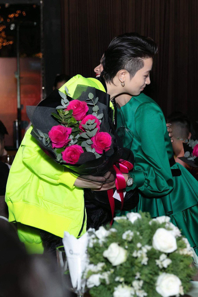 Hoàng Thuỳ Linh mượn tay Adorable Home để bày tỏ tình cảm với Gil Lê, đúng là yêu rồi nhìn đâu cũng toàn màu hồng - Ảnh 4.