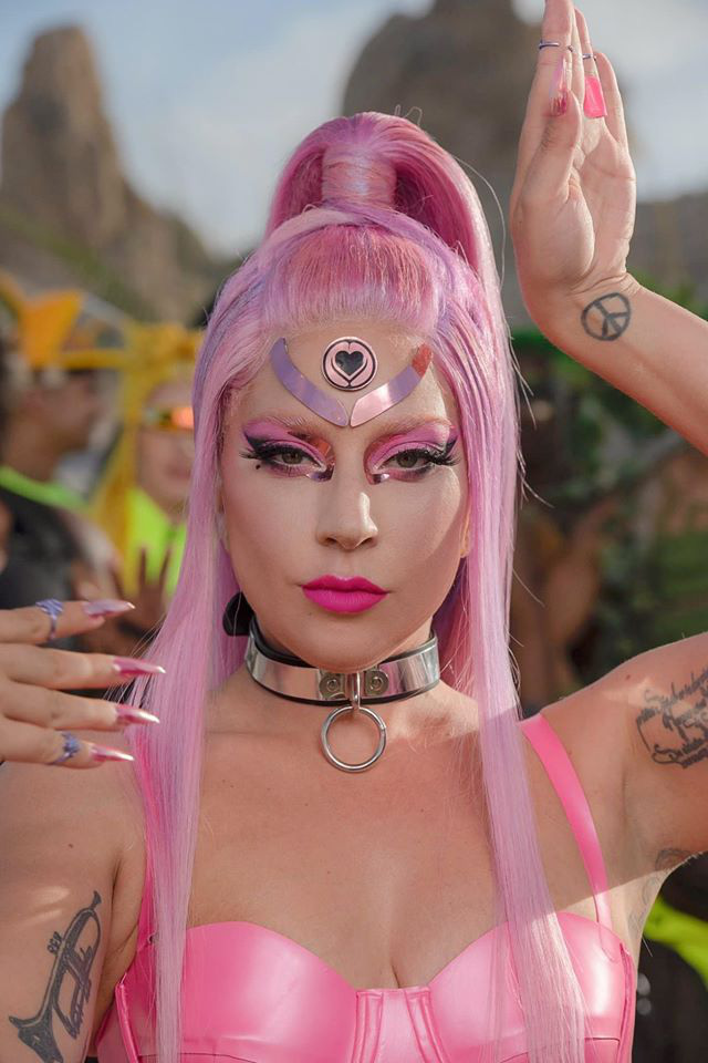 Lady Gaga đánh úp fan xác nhận ngày comeback, Little Monster nhìn poster lại chê nghèo nàn, phèn chúa đọc qua cứ tưởng của anti-fan viết? - Ảnh 2.