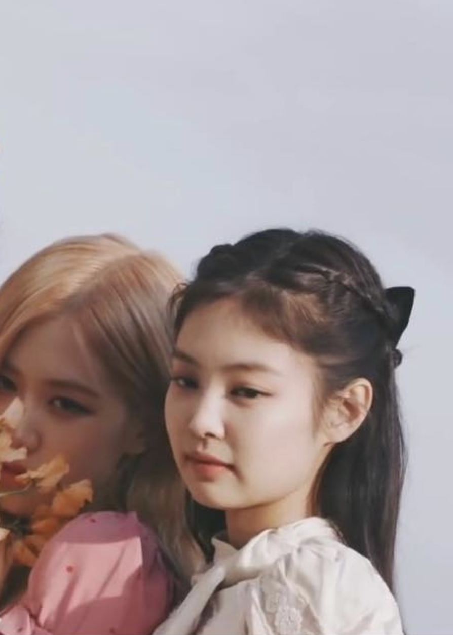 Băng đ&ocirc;, chun buộc t&oacute;c nơ to &ldquo;l&ecirc;n ng&ocirc;i&rdquo; xu&acirc;n n&agrave;y: Sao H&agrave;n ai cũng diện, đ&aacute;ng nể nhất Irene v&igrave; &ldquo;hack tuổi&rdquo; li&ecirc;n ho&agrave;n - Ảnh 5.