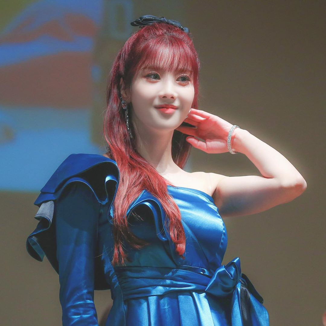 Băng đ&ocirc;, chun buộc t&oacute;c nơ to &ldquo;l&ecirc;n ng&ocirc;i&rdquo; xu&acirc;n n&agrave;y: Sao H&agrave;n ai cũng diện, đ&aacute;ng nể nhất Irene v&igrave; &ldquo;hack tuổi&rdquo; li&ecirc;n ho&agrave;n - Ảnh 8.