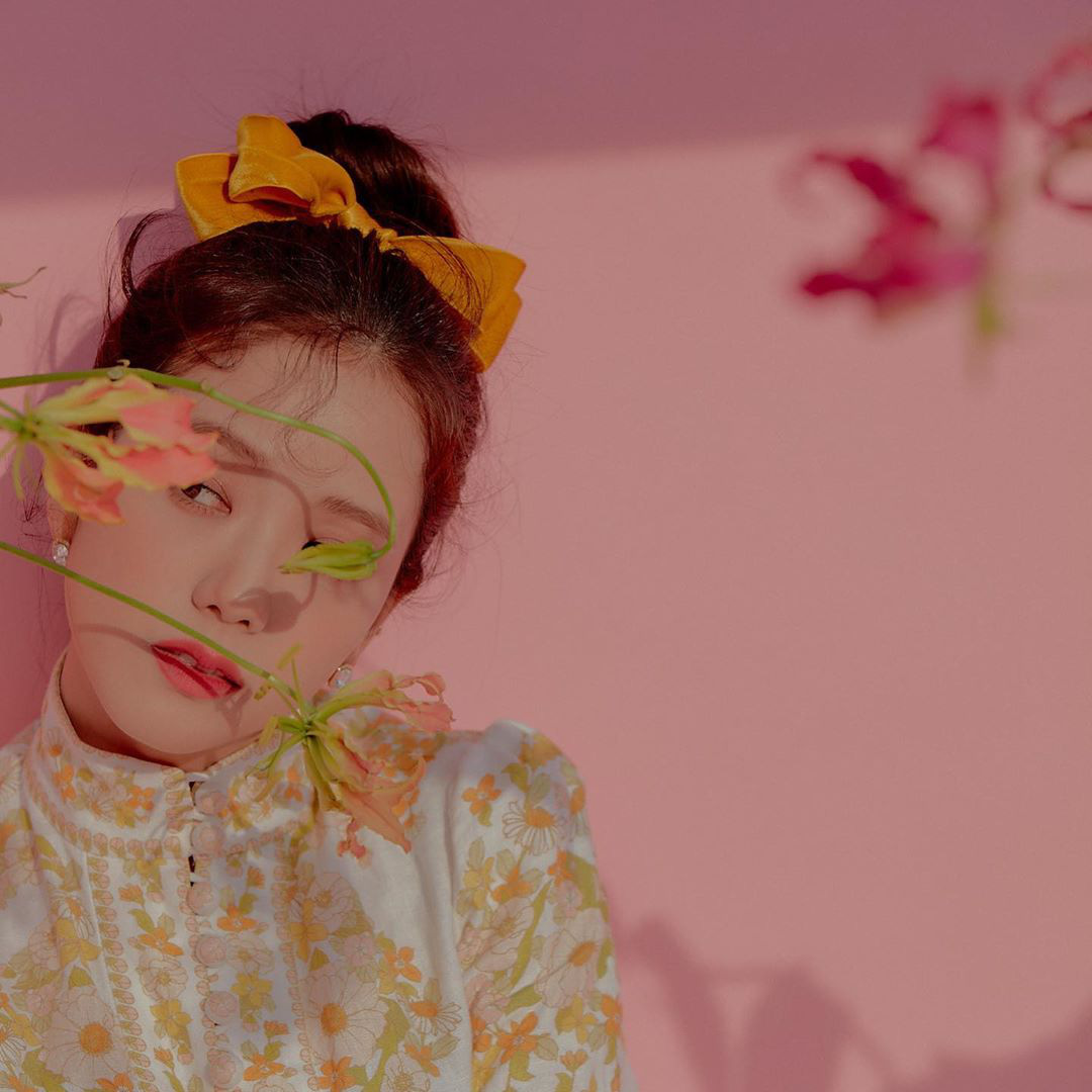 Băng đ&ocirc;, chun buộc t&oacute;c nơ to &ldquo;l&ecirc;n ng&ocirc;i&rdquo; xu&acirc;n n&agrave;y: Sao H&agrave;n ai cũng diện, đ&aacute;ng nể nhất Irene v&igrave; &ldquo;hack tuổi&rdquo; li&ecirc;n ho&agrave;n - Ảnh 4.