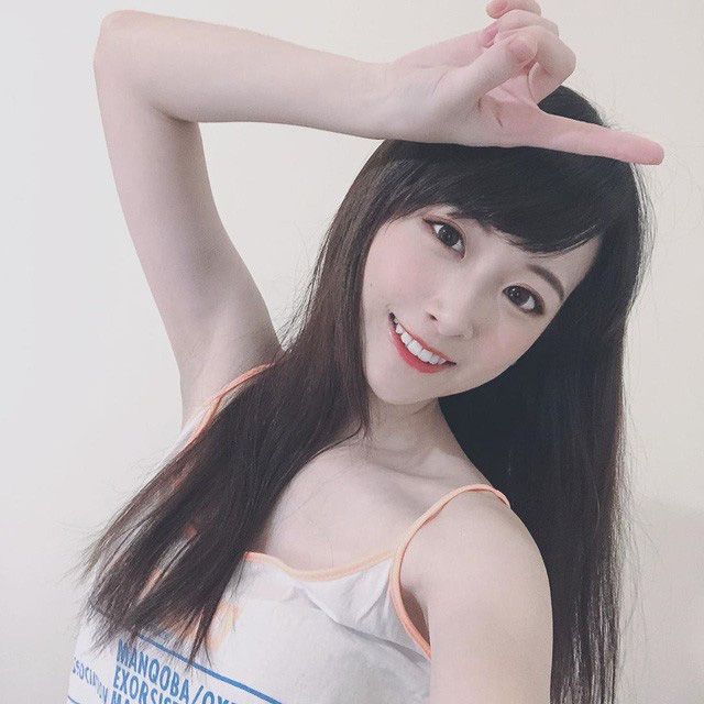 Cosplay Thành Nữ Y Tá Quyến Rũ Trên Sóng, Cô Nàng Streamer Xinh Đẹp Gây Chú  Ý, Tiêu Chuẩn Tìm Bạn Trai Là Phải Chơi Game Giỏi Hơn Mình