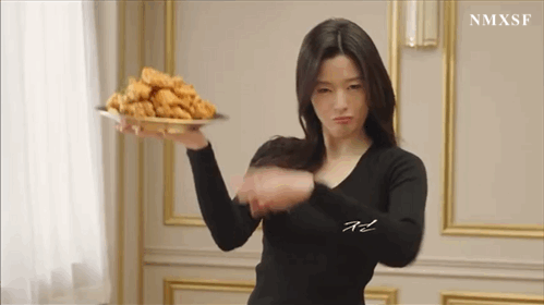 Mợ chảnh Jeon Ji Hyun đóng quảng cáo ăn gà rán: Chị đẹp 38 tuổi khiến netizen phát cuồng vì vừa xinh vừa quá biểu cảm - Ảnh 1.