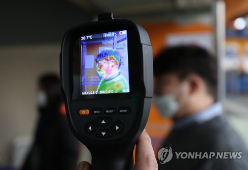 Hàn Quốc sử dụng trang thiết bị tối tân phòng dịch virus Corona nơi tuyển nữ Việt Nam thi đấu, fan phải đeo khẩu trang xem bóng đá - Ảnh 2.