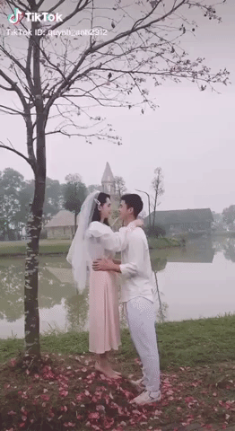 Duy Mạnh - Quỳnh Anh lại khiến các fan thổn thức với nụ hôn ngọt lịm và đầy lãng mạn khi chụp ảnh cưới - Ảnh 2.