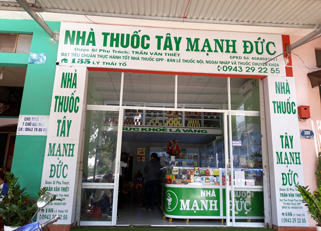 Phát hiện nhà thuốc găm 2.000 khẩu trang y tế dù báo hết hàng - Ảnh 2.