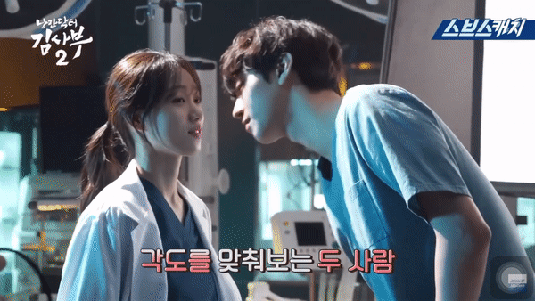 Hậu trường màn khoá môi tên lửa ở Người Thầy Y Đức 2: Ahn Hyo Seop hôn Lee Sung Kyung ngon hệt như ăn một tô bún bò? - Ảnh 3.