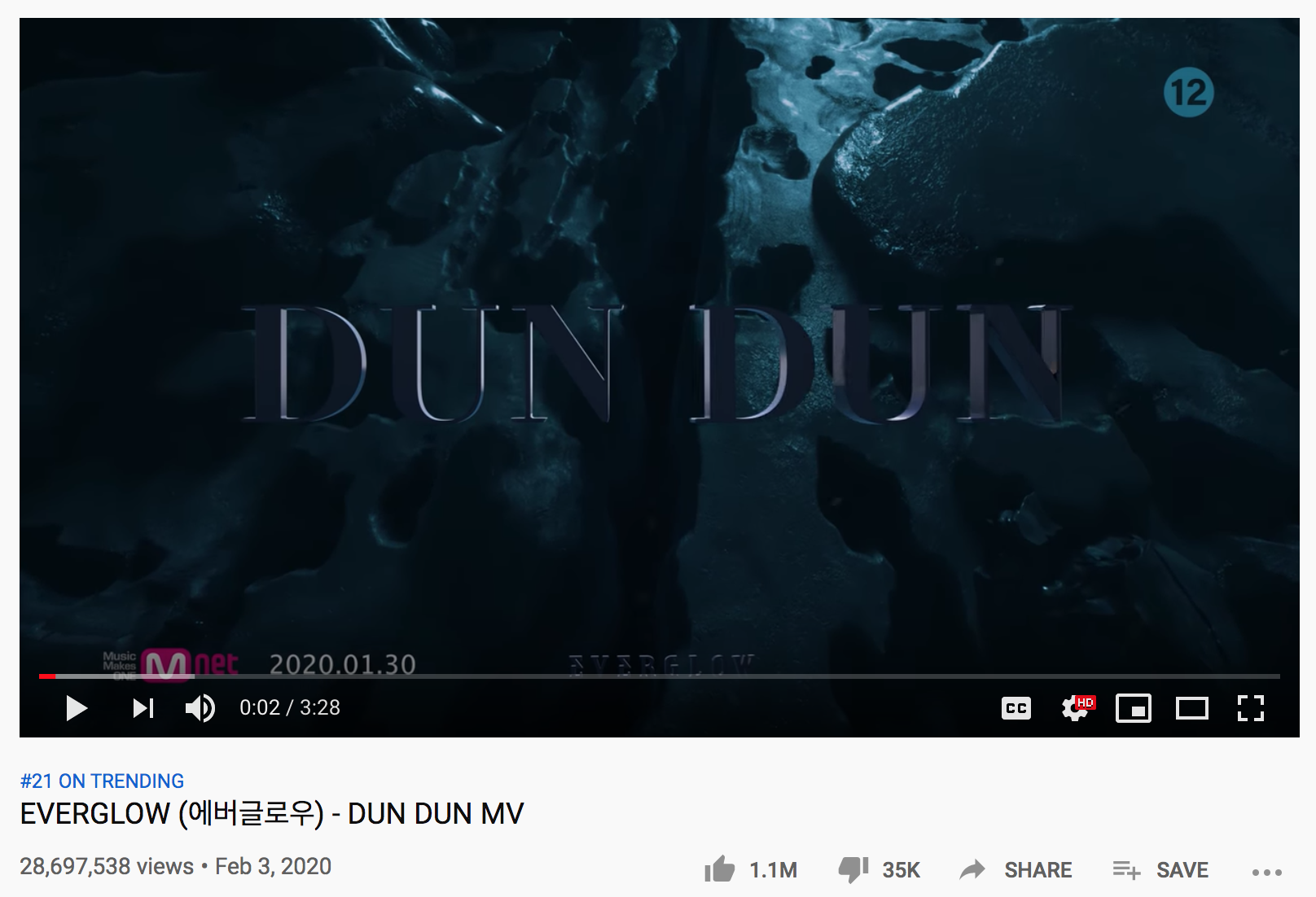 Gọi EVERGLOW là BLACKPINK thứ hai cũng chẳng ngoa: Nhà giàu view, từ âm nhạc, outfit, đến cả kịch bản thiên vị cũng cosplay đàn chị? - Ảnh 11. Gọi EVERGLOW là BLACKPINK thứ hai cũng chẳng ngoa: Nhà giàu view, từ âm nhạc, outfit, đến cả kịch bản thiên vị cũng cosplay đàn chị? - Ảnh 11.