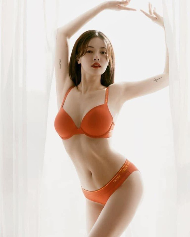 Biểu tượng sexy của Kpop gọi tên Hyuna, Hwasa (MAMAMOO) và loạt idol nữ: đều sở hữu body bức người, thần thái không chê vào đâu được - Ảnh 1.