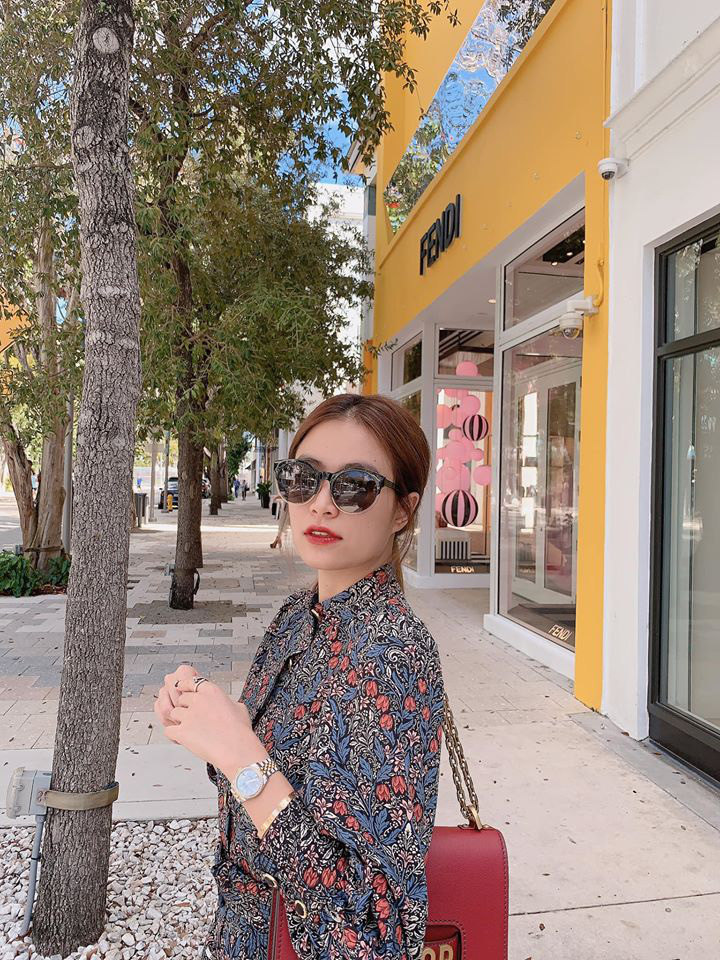 Hoàng Thùy Linh khoe street style trên đất Mỹ nhưng dân tình chỉ chú ý vào chiếc kính râm thấp thoáng bóng hình Gil Lê - Ảnh 3.