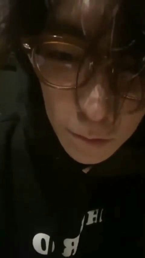 T.O.P (BIGBANG) livestream với bộ dạng tiều tụy, tuyên bố chấn động: Tôi sẽ không comeback ở Hàn. Họ thật đáng sợ - Ảnh 2.