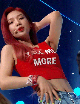 Joy (Red Velvet) khoe body mướt mắt qua loạt sân khấu đỉnh cao, sexy đến nghẹt thở thế này bảo sao hút fan chẳng kém Irene! - Ảnh 1.