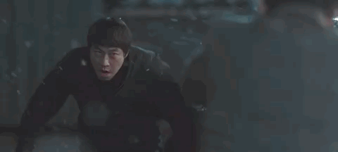 Crash Landing on You tập 13: Hyun Bin kéo 500 anh em Triều Tiên xử đẹp kẻ thù nhưng sơ hở để Son Ye Jin lãnh một viên đạn? - Ảnh 7.
