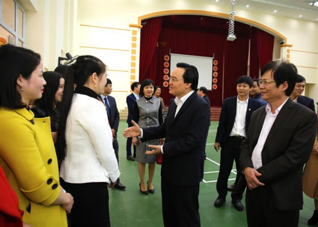 Bộ trưởng Phùng Xuân Nhạ: Tạo tâm lý yên tâm cho phụ huynh khi đón học sinh trở lại trường - Ảnh 3.