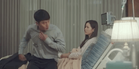 Crash Landing on You tập 14: Hyun Bin cao hứng cởi áo khoe hàng, chị đẹp Son Ye Jin chỉ biết thốt lên cái này to thế - Ảnh 3.