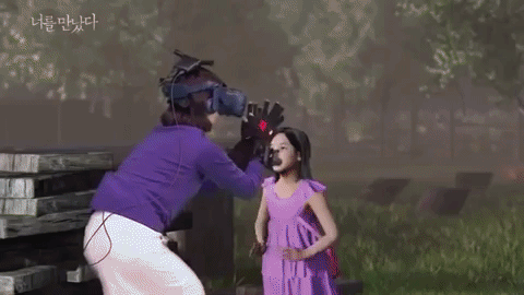 Mẹ gặp lại con gái đã mất bằng công nghệ VR lấy nhiều nước mắt của khán giả - Ảnh 5.