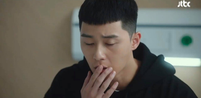 Park Seo Joon bị g&aacute;i hư cướp nụ h&ocirc;n đầu, tỉnh dậy c&ograve;n tưởng m&igrave;nh gặp &aacute;c mộng ở tập 4 Tầng Lớp Itaewon - Ảnh 17.
