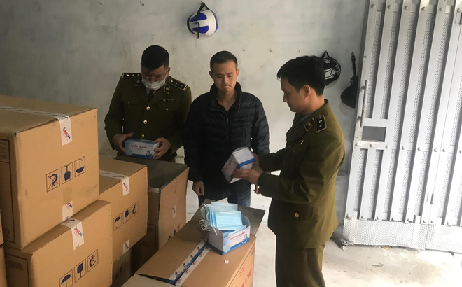 Hà Nội: Phát hiện người Trung Quốc mua gom số lượng lớn khẩu trang tập kết tại biệt thự - Ảnh 1.