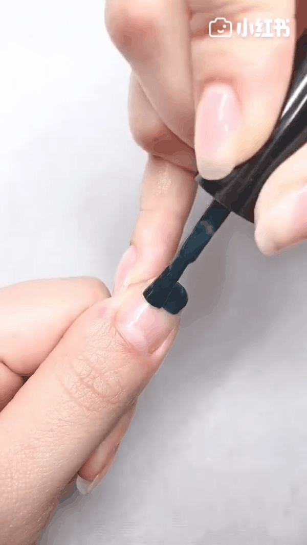 Hướng dẫn vẽ nail phen đầu móng theo kiểu Pháp cổ điển dễ thực hiện