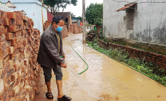 Thuốc khử trùng bao trùm làng quê có nhiều người nhiễm nCoV nhất cả nước - Ảnh 4.