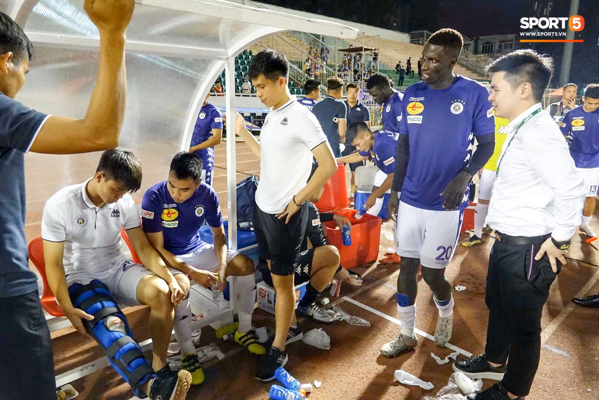 HLV CLB Hà Nội vui vì hóa giải thành công cặp Messi, Ronaldo của TP.HCM, lo ngại Duy Mạnh chấn thương nặng - Ảnh 2.