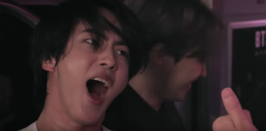 Loạt khoảnh chứng tỏ trai đẹp toàn cầu Jin (BTS) rất thích phí phạm nhan sắc của mình! - Ảnh 8. Loạt khoảnh chứng tỏ trai đẹp toàn cầu Jin (BTS) rất thích phí phạm nhan sắc của mình! - Ảnh 8.