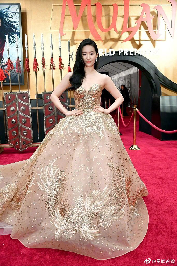 Lưu Diệc Phi chiếm sóng thảm đỏ với đầm phượng hoàng vương giả, đẳng cấp công chúa Disney đầu tiên đến từ Trung Quốc là đây chứ đâu! - Ảnh 3.