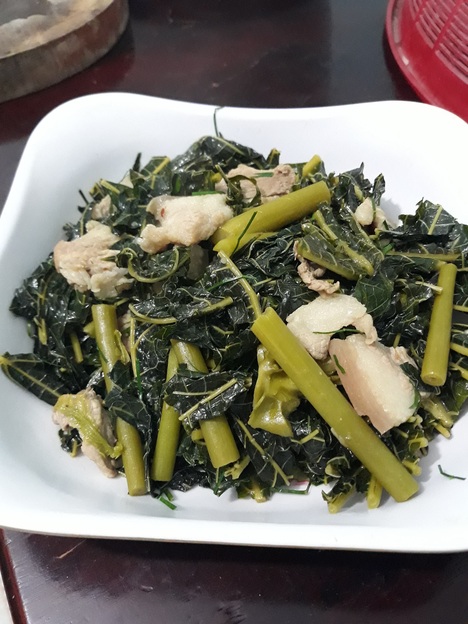 Tưởng chỉ l&agrave; thứ bỏ đi, &iacute;t ai biết rằng l&aacute; đu đủ lại c&oacute; thể l&agrave;m th&agrave;nh m&oacute;n ăn, thậm ch&iacute; c&ograve;n c&oacute; nhiều c&aacute;ch chế biến kh&aacute;c nhau - Ảnh 2.