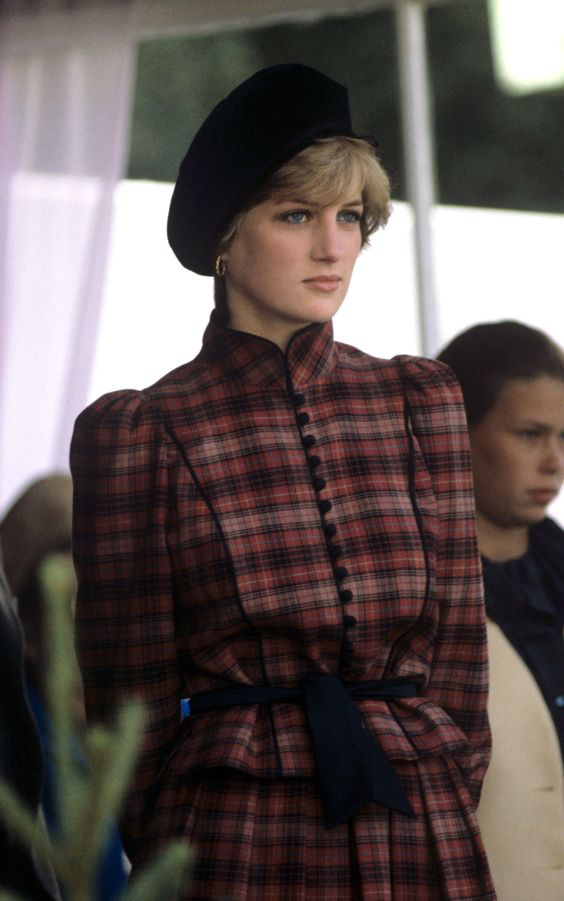 Công nương Diana cũng là fan của đồ điệu, loạt váy áo bánh bèo mà các chị em mê mệt được bà diện đẹp xuất sắc chỉ bằng vài chiêu đơn giản - Ảnh 14.