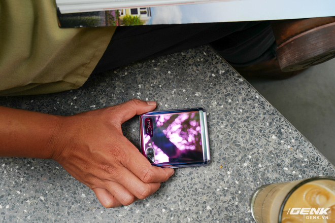 Galaxy Z Flip: Đàn ông sẽ thấy chiếc smartphone này hay ở chỗ nào? - Ảnh 3.