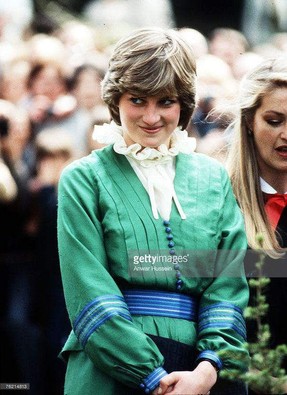 Công nương Diana cũng là fan của đồ điệu, loạt váy áo bánh bèo mà các chị em mê mệt được bà diện đẹp xuất sắc chỉ bằng vài chiêu đơn giản - Ảnh 9.
