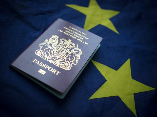 Tạm thời dừng nhập cảnh khách du lịch thuộc khu vực Schengen và Anh - Ảnh 1.