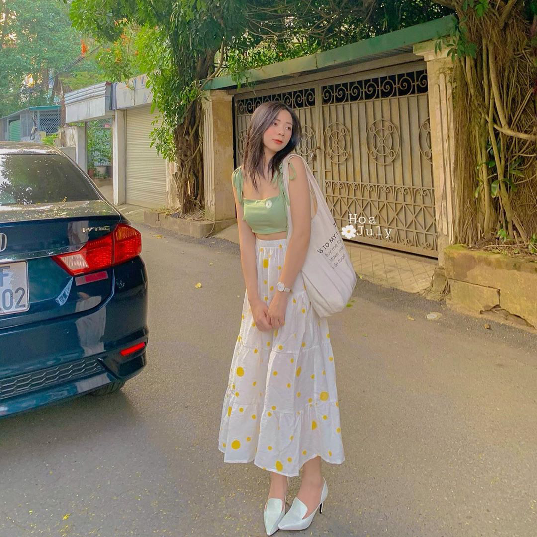 Street style hội gái xinh mặc đẹp Instagram: Chỉ cần chân váy xinh hoặc quần “hack dáng” là outfit đạt điểm 10 rồi - Ảnh 12.