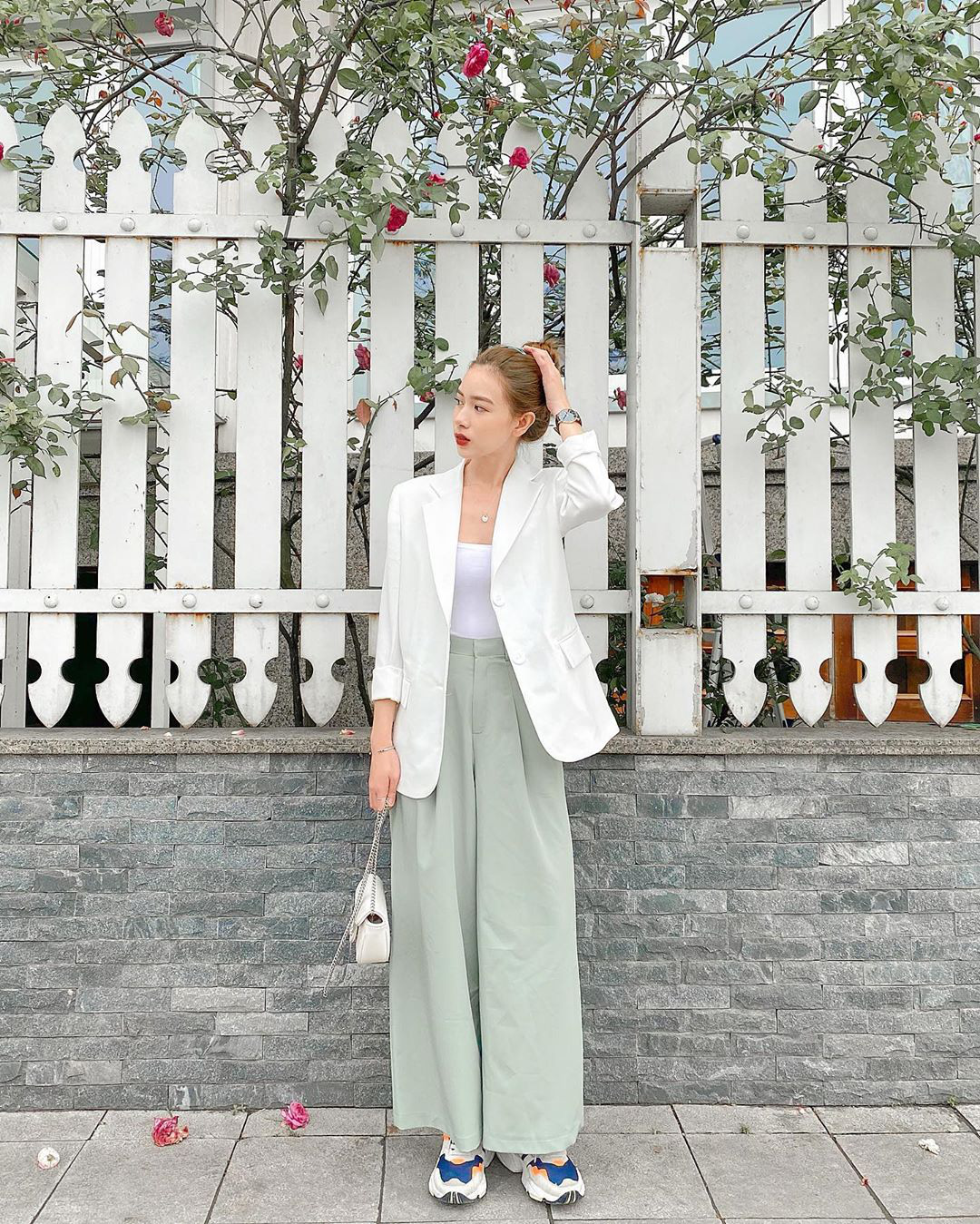 Street style hội gái xinh mặc đẹp Instagram: Chỉ cần chân váy xinh hoặc quần “hack dáng” là outfit đạt điểm 10 rồi - Ảnh 2.