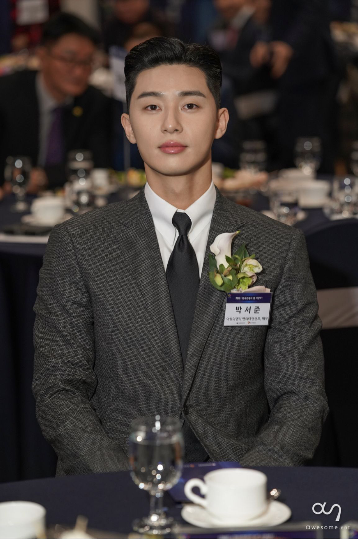 Lận đận như chuyện tóc tai của Park Seo Joon: Lúc đặc sệt tổng tài lúc lại dính lời nguyền trẻ trâu  - Ảnh 1.