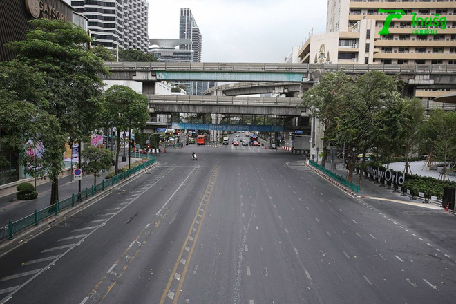 Khung cảnh vắng vẻ chưa từng thấy của đường phố Bangkok (Thái Lan) giữa đại dịch Covid-19 - Ảnh 4.