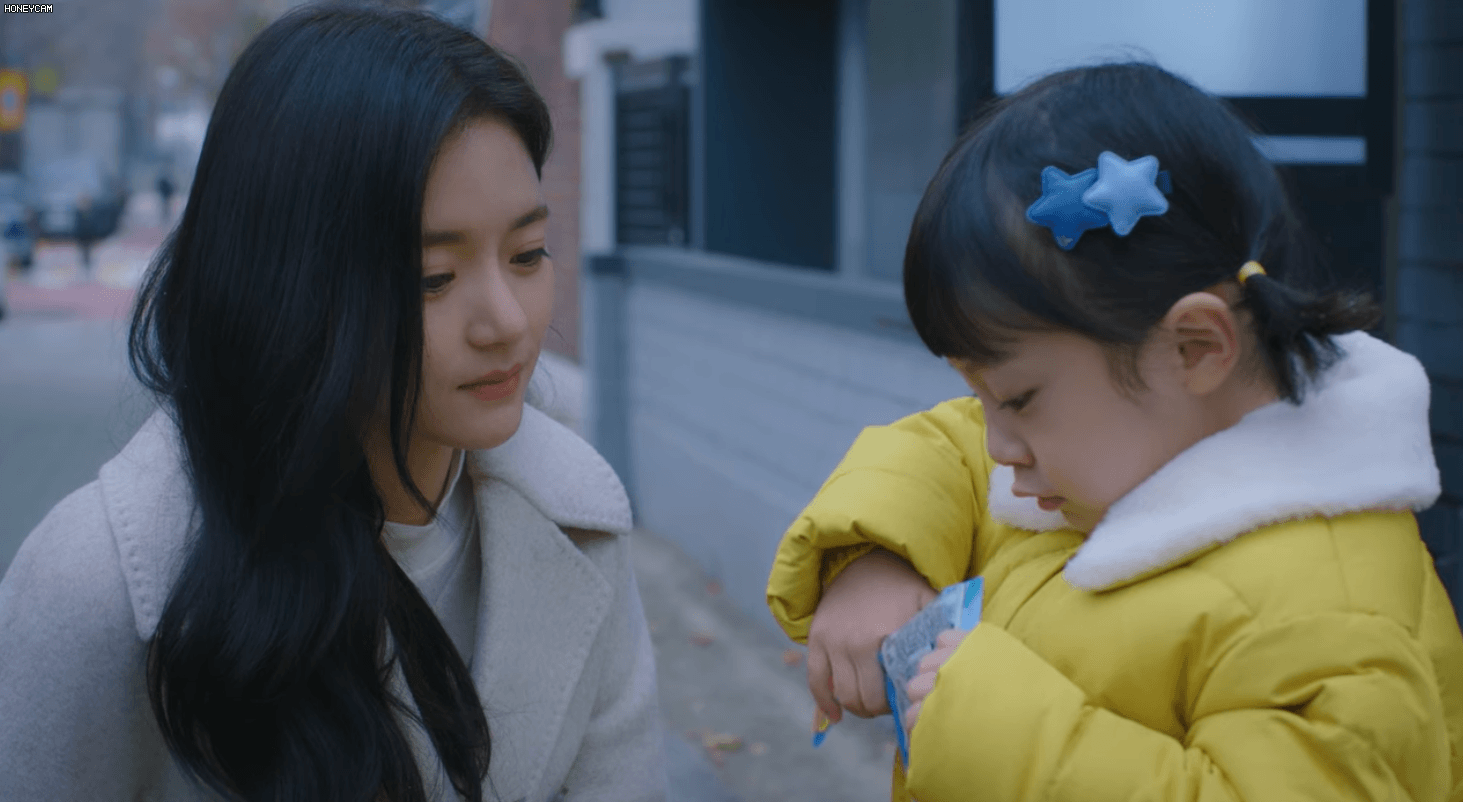 Ngất lịm trước sự đ&aacute;ng y&ecirc;u của con g&aacute;i Kim Tae Hee ở HI BYE, MAMA, nh&igrave;n chỉ muốn bắt về nu&ocirc;i ngay lập tức! - Ảnh 10.