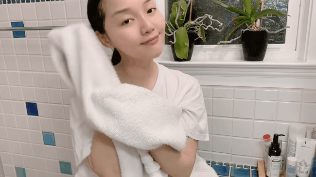 6 kiểu rửa mặt chỉ khiến da in hằn thêm nếp nhăn lão hóa, bác sĩ cảnh báo là không bao giờ thừa - Ảnh 5.