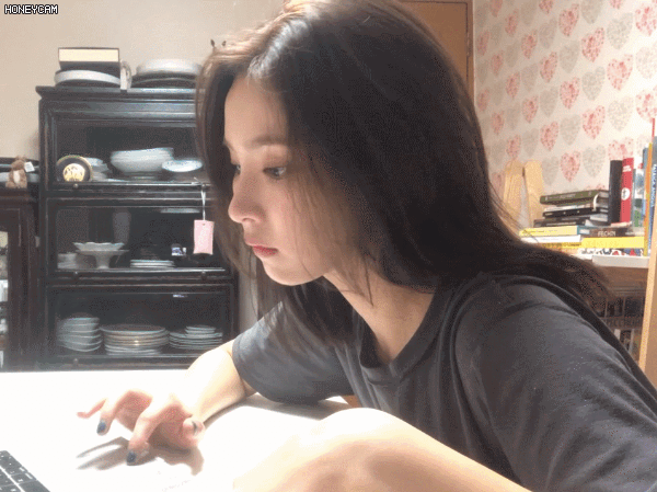 “Mỹ nhân mặt đơ” Shin Se Kyung bỗng gây sốt vì nhan sắc bùng nổ trong vlog tự quay: Quả nhiên là đẳng cấp của người nổi tiếng! - Ảnh 4.