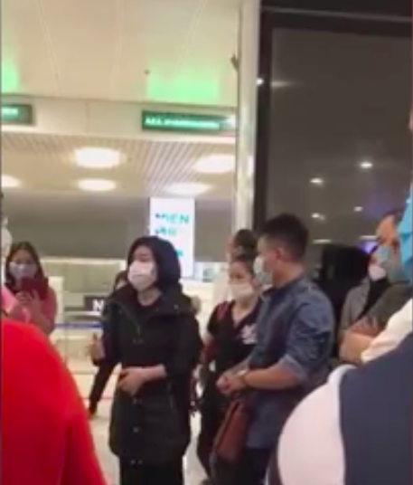 Đại diện sân bay Nội Bài lên tiếng về vụ việc nhóm hành khách gây ồn ào, đòi tự cách ly - Ảnh 1.