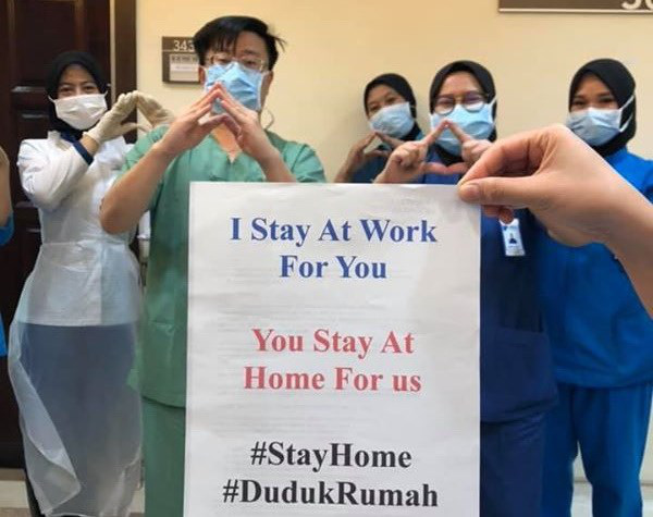 B&aacute;c sỹ Malaysia: T&ocirc;i đi l&agrave;m v&igrave; c&aacute;c bạn, c&aacute;c bạn h&atilde;y ở nh&agrave; v&igrave; t&ocirc;i! - Ảnh 1.