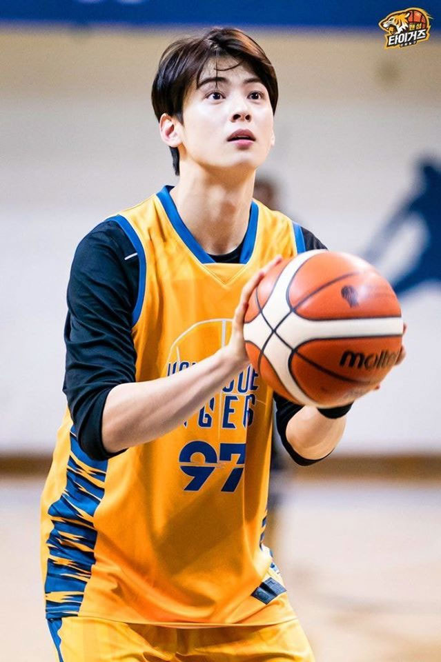 Ngây ngất visual điểm 10 của Cha Eun Woo khi chơi bóng rổ: Nam thần thanh xuân là đây, ảnh thường mà như poster phim - Ảnh 3.