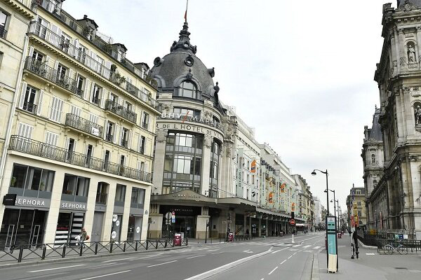 Paris ngày đầu phong tỏa: Kinh đô ánh sáng bỗng chốc trở nên hoang vu đến lạ kỳ - Ảnh 2.