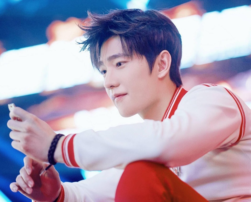 11 gương mặt lưu lượng fan hàng đầu Cbiz: Dịch Dương Thiên Tỉ ngày càng thăng tiến, Tiêu Chiến lao đao sắp rớt đài? - Ảnh 2. 11 gương mặt lưu lượng fan hàng đầu Cbiz: Dịch Dương Thiên Tỉ ngày càng thăng tiến, Tiêu Chiến lao đao sắp rớt đài? - Ảnh 2.