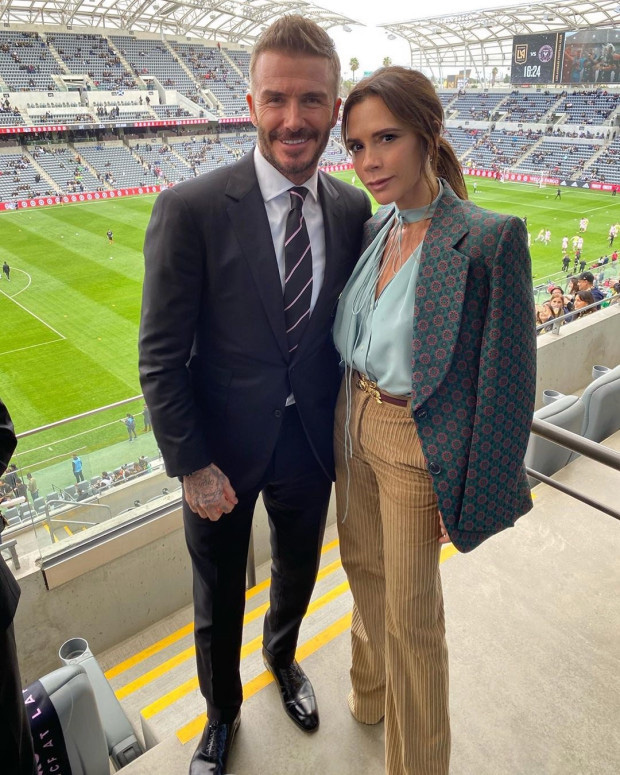 Chủ tịch Beckham diện vest, dẫn gia đình cùng con dâu tương lai đi xem trận đấu đầu tiên của Inter Miami - Ảnh 1.