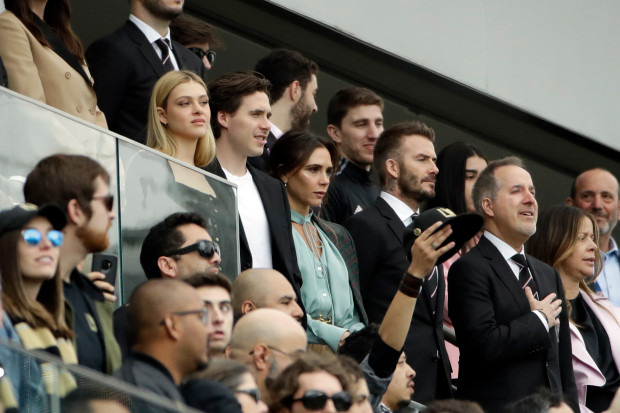Chủ tịch Beckham diện vest, dẫn gia đình cùng con dâu tương lai đi xem trận đấu đầu tiên của Inter Miami - Ảnh 4.