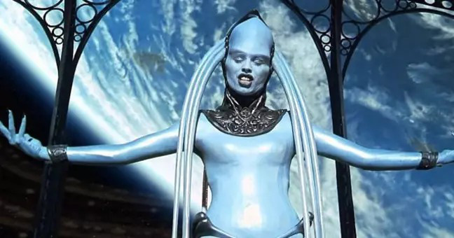 Dành trọn tình yêu cho phim viễn tưởng, cô gái đều đặn mỗi ngày hóa phép để biến toàn thân thành màu xanh hệt như phim Avatar - Ảnh 2.